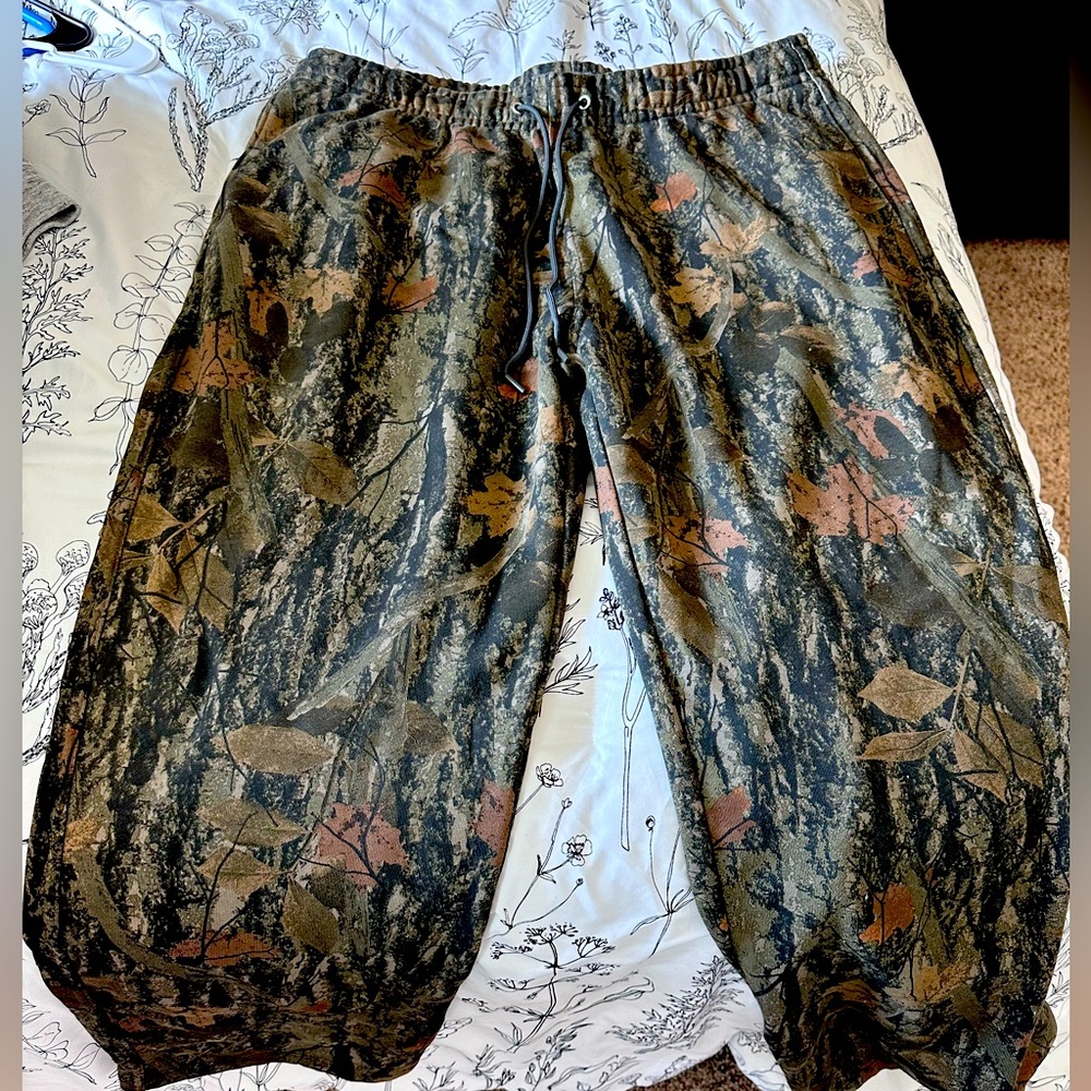 Abercrombie Men’s camo sweats
